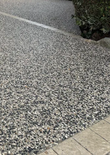 Avantage à la création d'une terrasse en béton lavé/désactivé, Angoulême, Le Bon Artisan Charentais