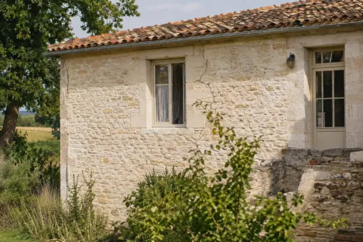 Une fissure qui revient après rebouchage à Gond-Pontouvre : ce qu'il faut diagnostiquer avant de reprendre, Angoulême, Le Bon Artisan Charentais